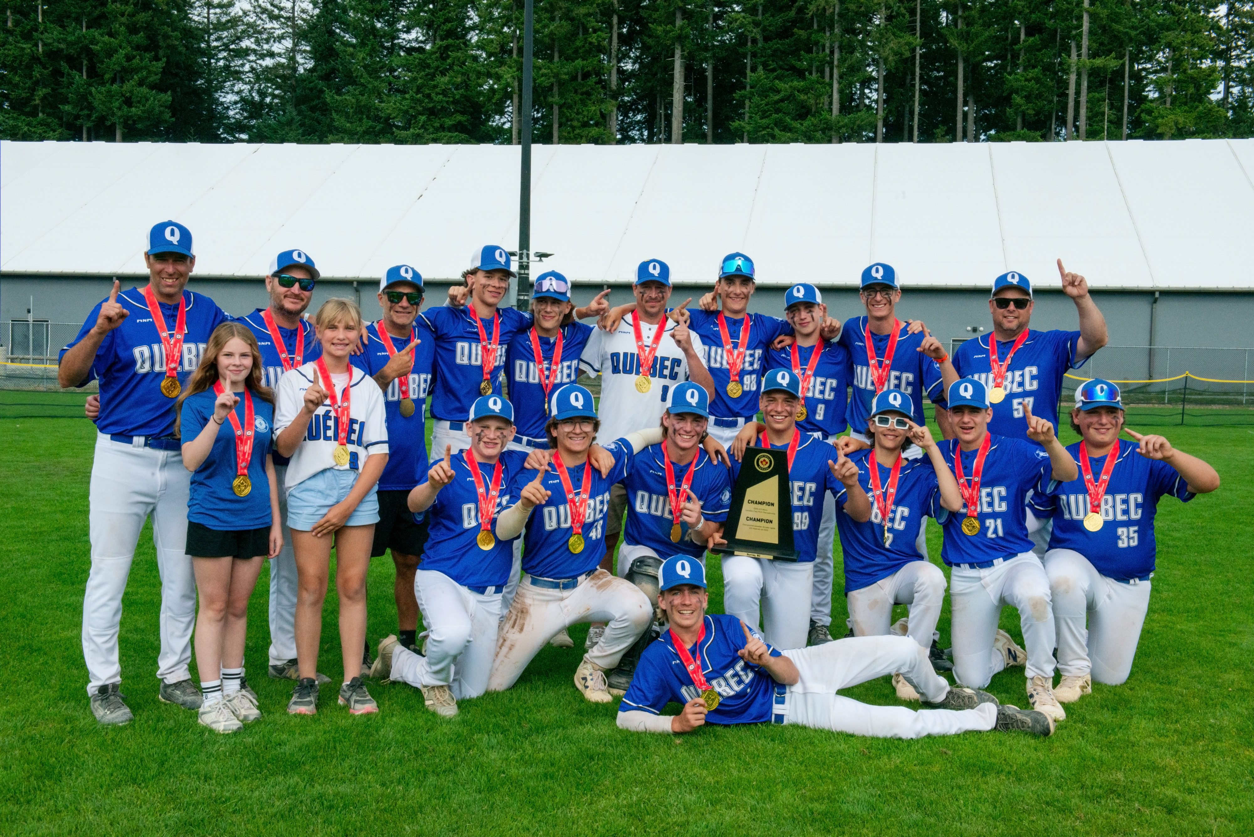 L'Équipe Québec Gagne la Médaille d'Or aux Championnants Canadiens de Balle Rapide U15 Masculin